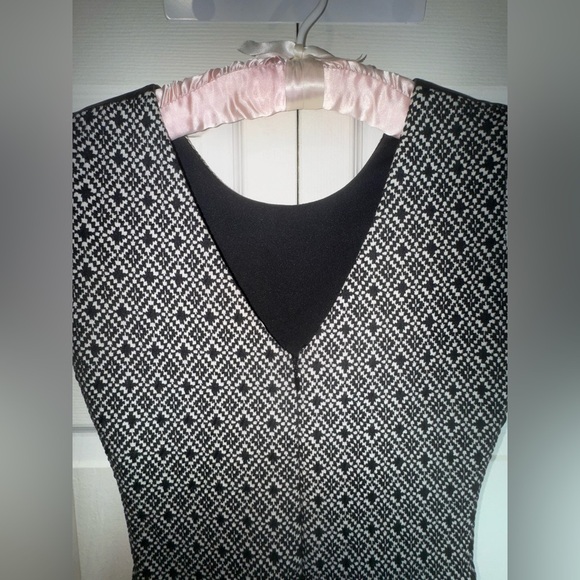 Parker Black & White Geometric Fit & Flare Dress with Leather Trim – Size XS - Picture 4 of 13